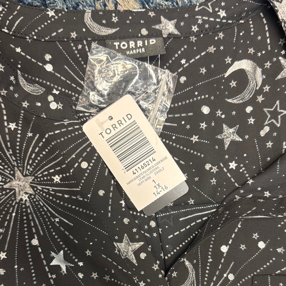 NEW Torrid Black and Silver star chiffon tunic roll-tab blouse size 1X(14-16) - Picture 2 of 14